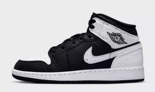 Air Jordan Retro 1 Mid Black/White ON SALE